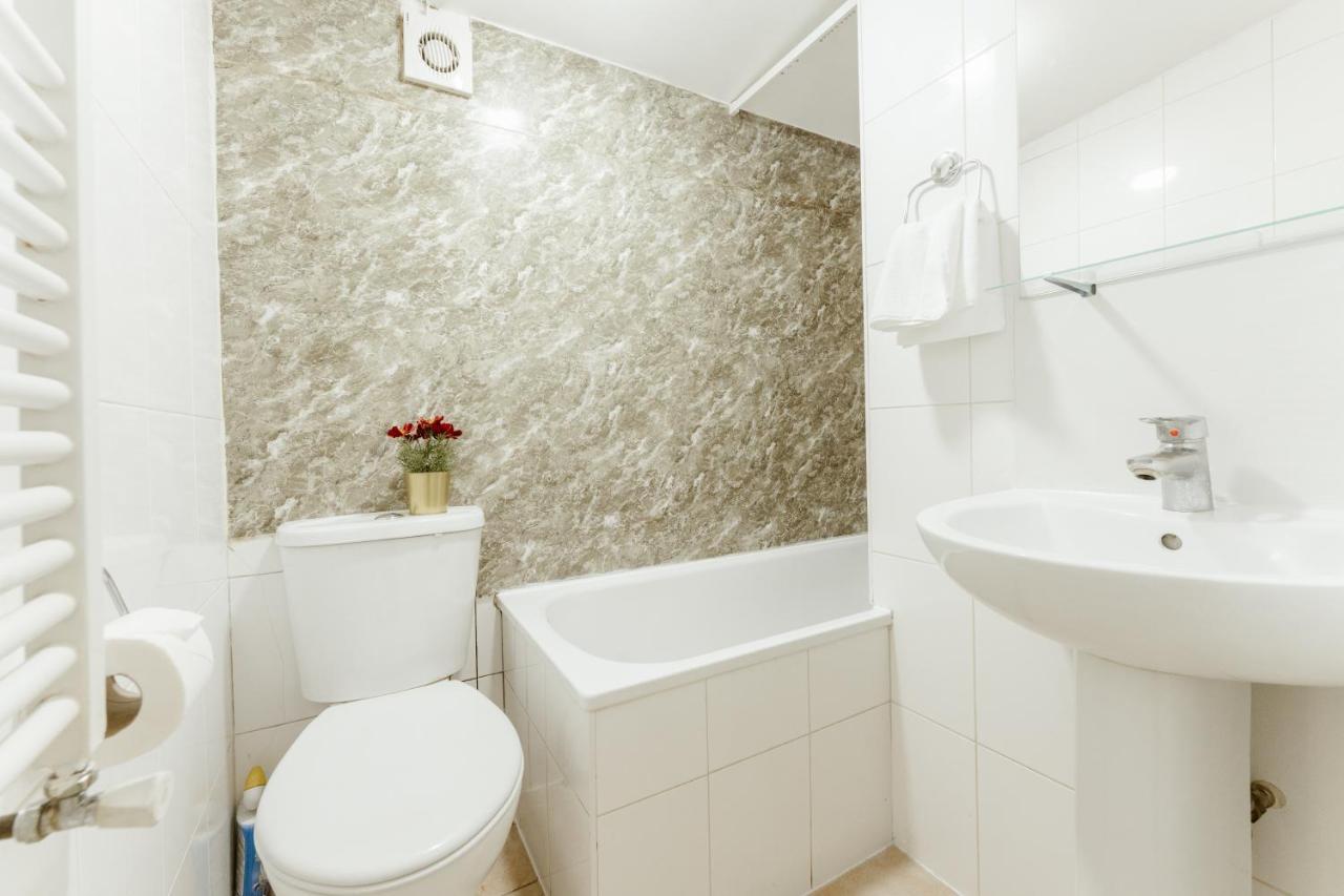 Upton Park Bedrooms 25 Min To Pensiune Londra