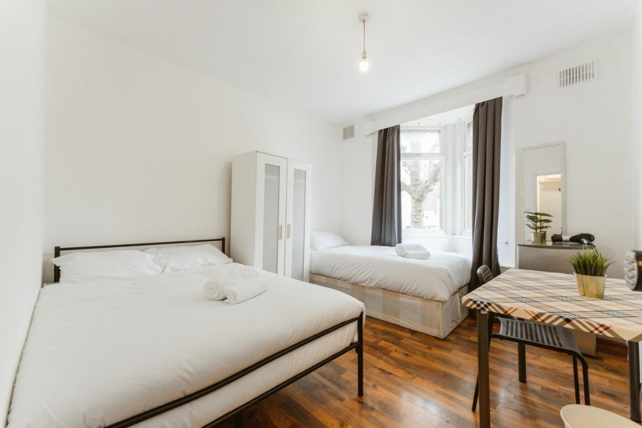 Upton Park Bedrooms 25 Min To Pensiune Londra